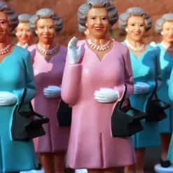 Figurine Reine Solaire - Elisabeth Ii - Rose-Sélectionné par Fleux Hot